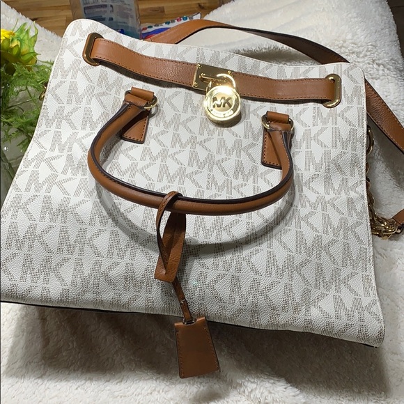 Michael Kors Handbags - Michael Kors bag